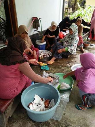 PEMBUATAN MINYAK KELAPA MURNI ( VCO ) BANJAR DINAS TEGALLANTANG